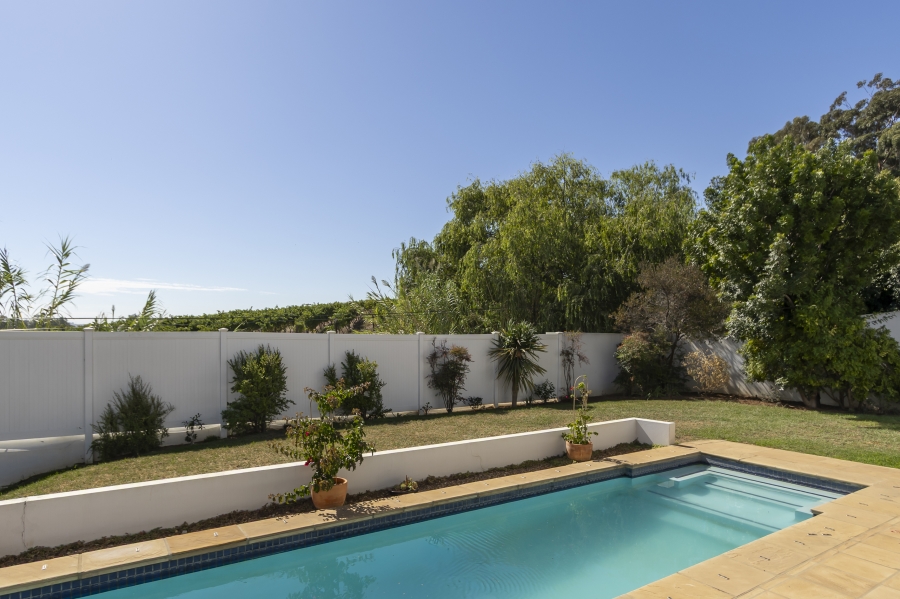 To Let 4 Bedroom Property for Rent in Heldervue Western Cape